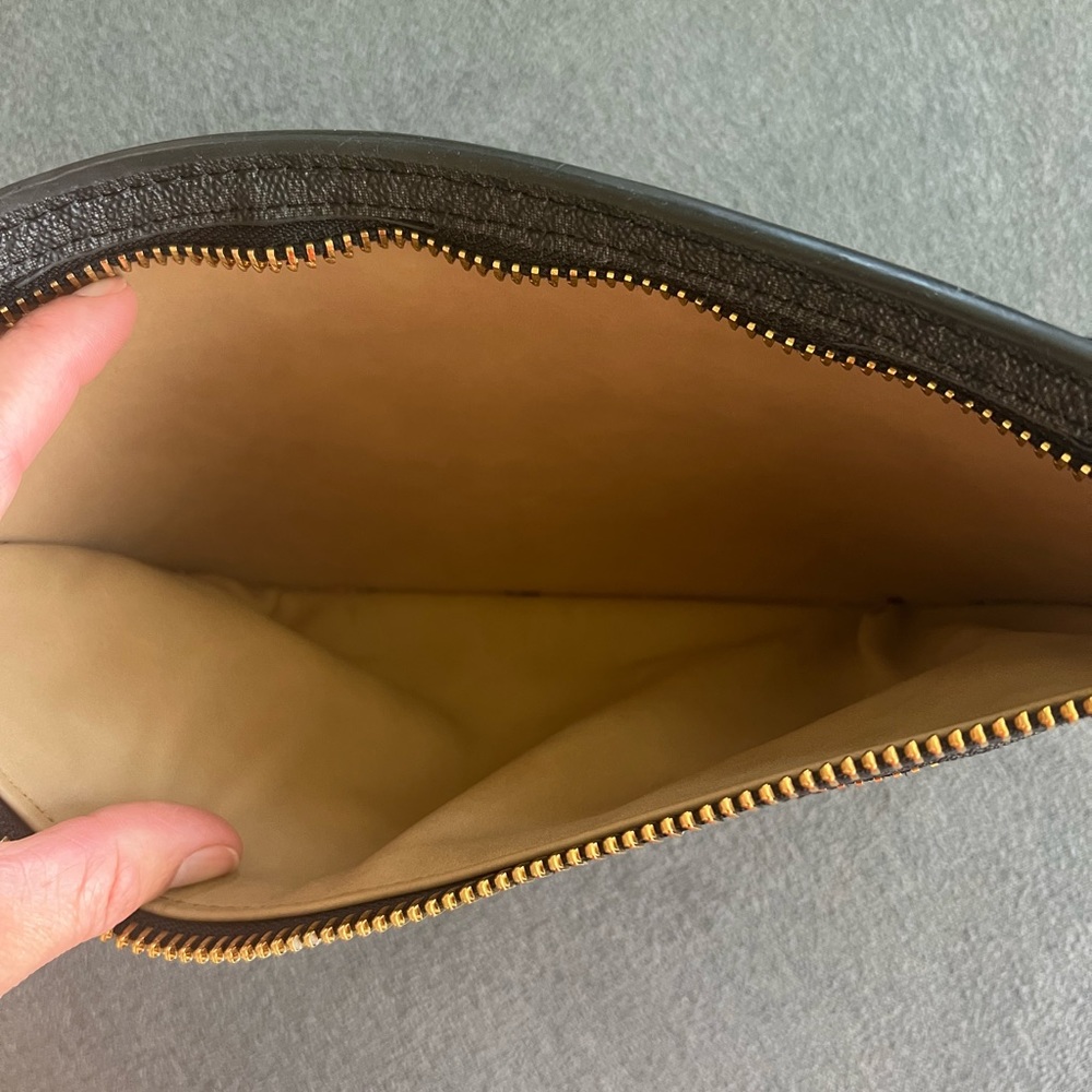 Michael Kors faux leather belt bag - Picture 4 of 6